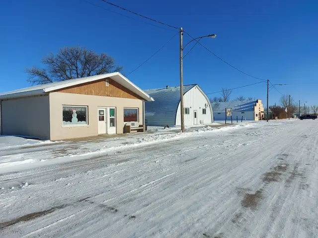Snowy main street in Glen Ewen